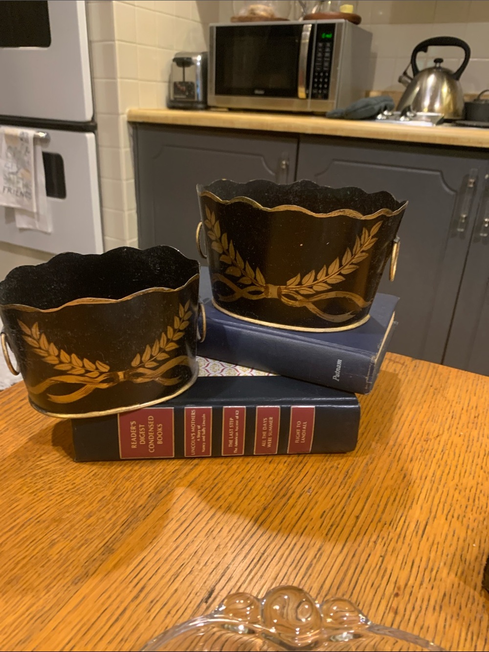 Vintage Black and Gold Laurel-Trim Planter Set